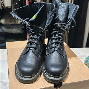 Dr. Martens Black Leather Lace-Up Boots- Virginia 1490